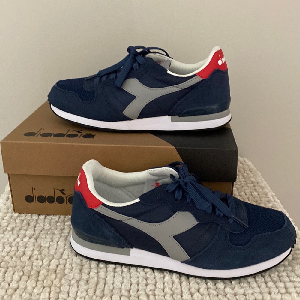 Diadora Unisex Camaro Navy Suede Sneakers. Men’s 6.5/Women’s 8. Never Worn.